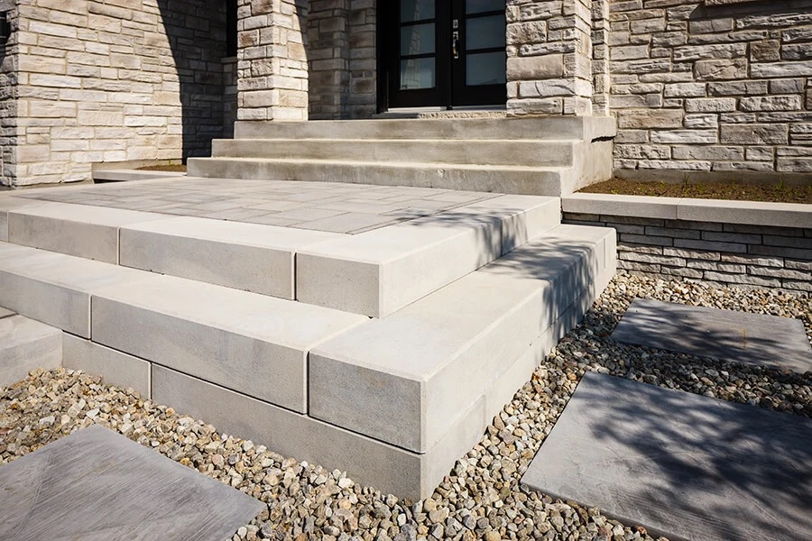 [HAR-STE-OOO-02423] Techo-Bloc Raffinato Step 42" (Shale Grey)